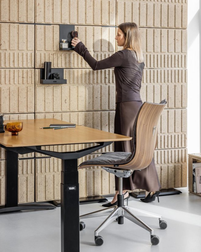 vank_flip_peel-chair-move-desk_4.jpg